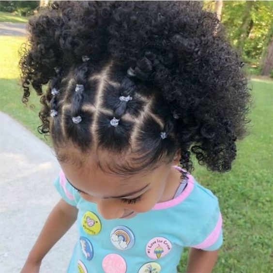 Penteado para Cabelo Cacheado Infantil: fotos e dicas  Penteados para cabelos  cacheados, Tranças fáceis, Penteados infantis